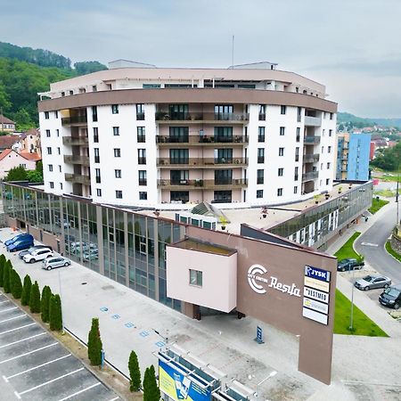 City Center Accomodation - 101 レシツァ エクステリア 写真