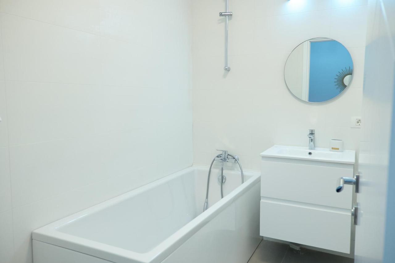 City Center Accomodation - 101 レシツァ エクステリア 写真