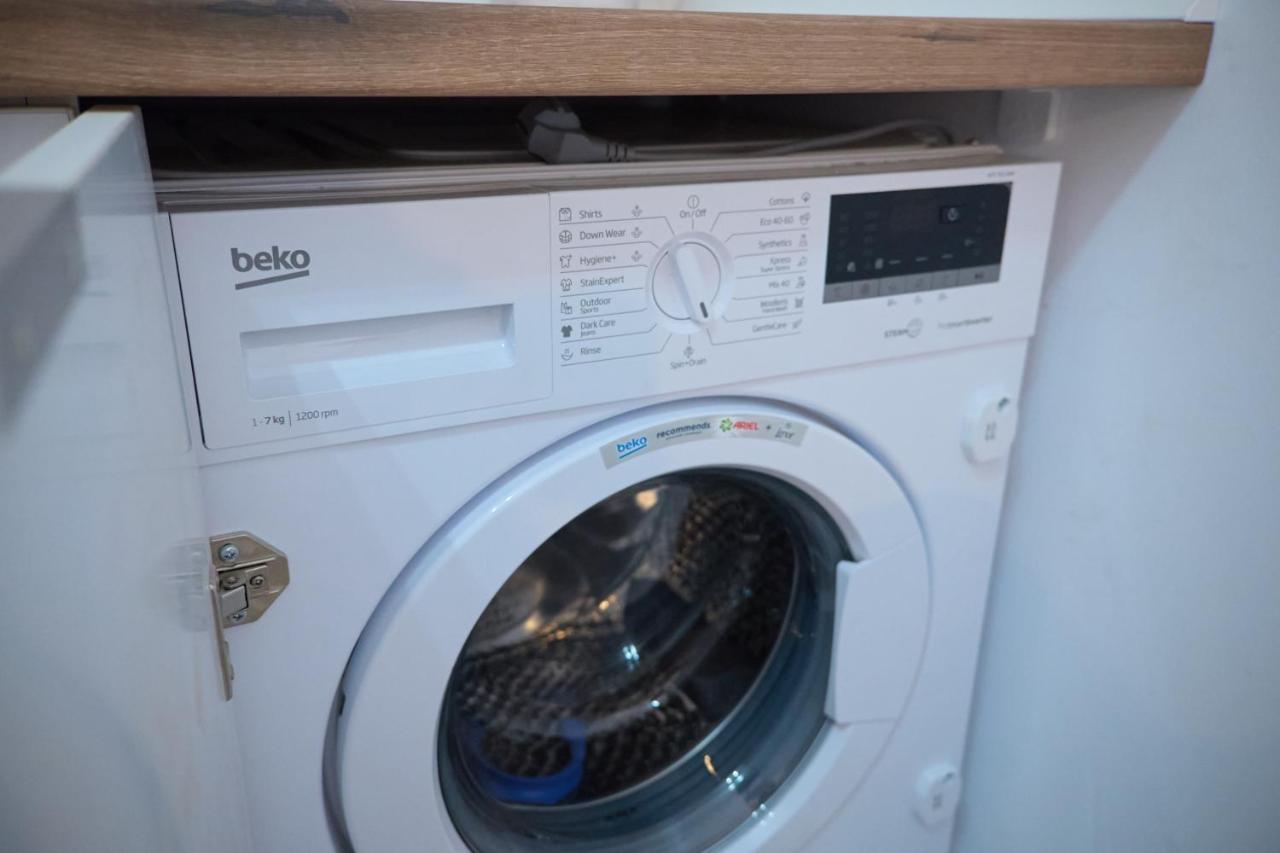City Center Accomodation - 101 レシツァ エクステリア 写真
