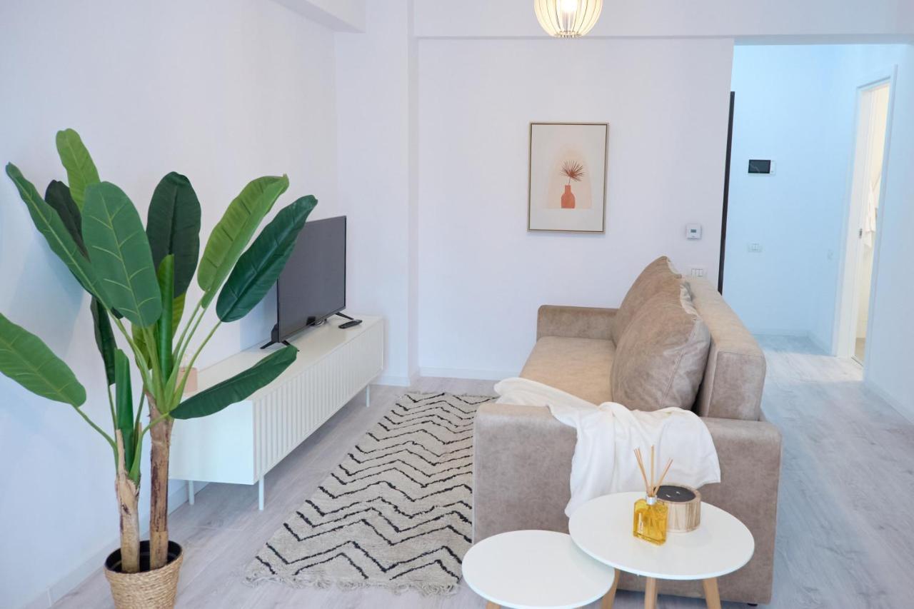 City Center Accomodation - 101 レシツァ エクステリア 写真
