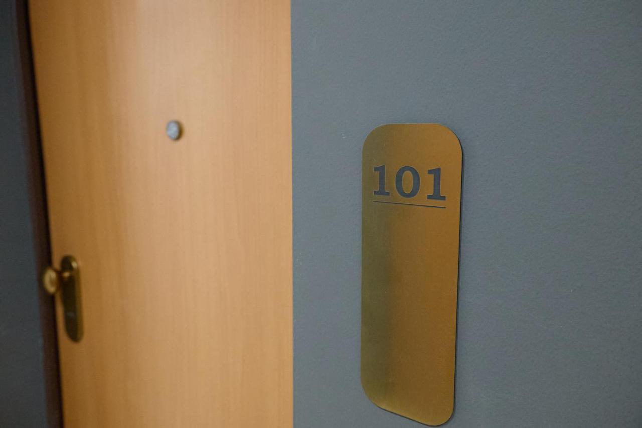 City Center Accomodation - 101 レシツァ エクステリア 写真